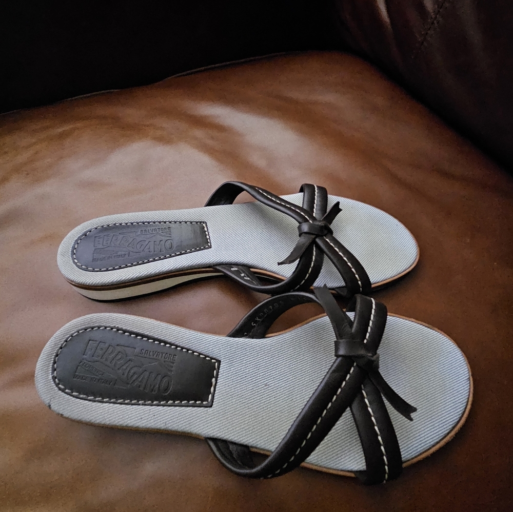 Salvatore Ferragamo Leather Bow Sandals 8.5 B